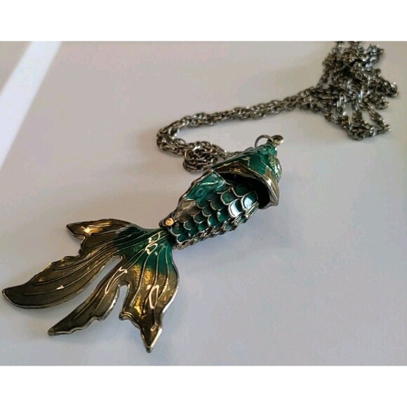 VINTAGE KOI FISH ARTICULATED ENAMEL CLOISONNÉ PENDANT 34” Silvertone Chain - Picture 3 of 7
